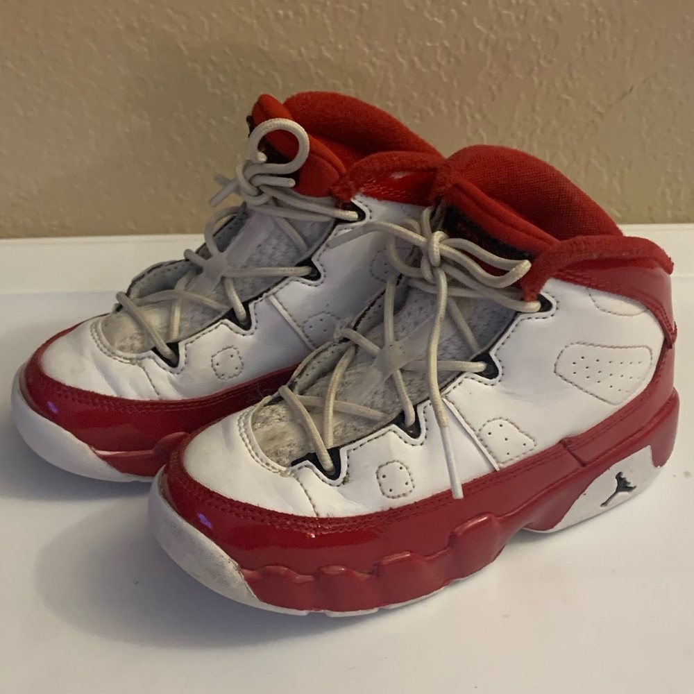 Jordan Retro 9 red, white and black kids size 9